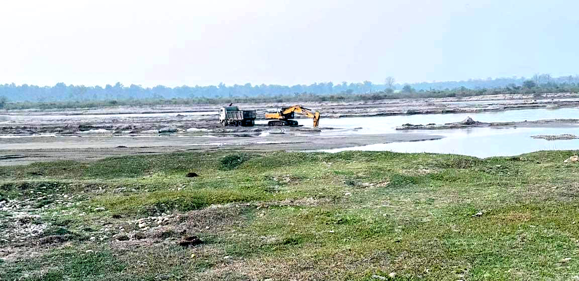 गृहमन्त्री, आईजिपी नेपालगन्जमा : पुर्व मन्त्री ईस्तियाक राईको आडमा भान्जाद्वारा झुठको खेती गर्दै अवैध खोला उत्खनन्